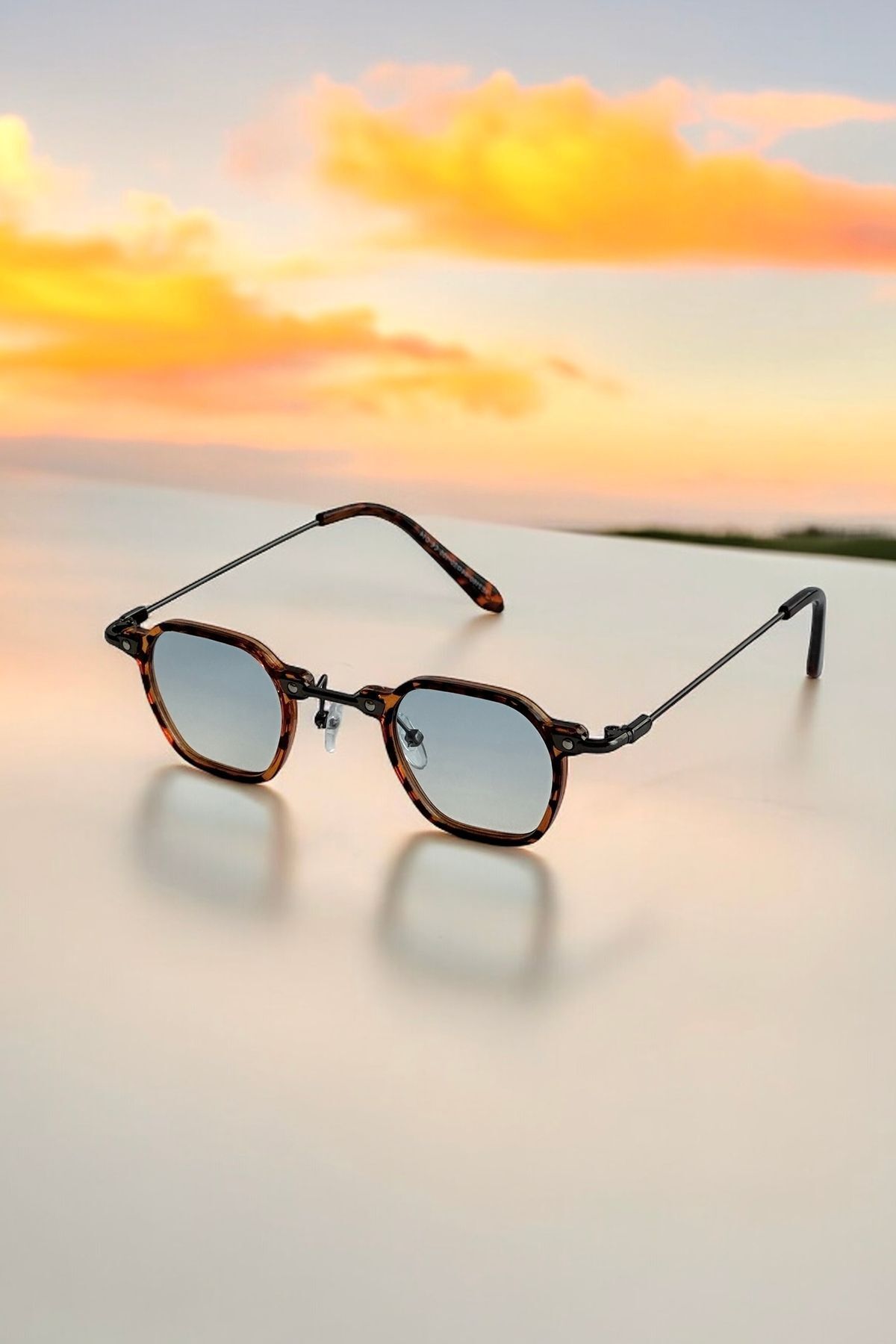 BEETLE KÜÇÜK BOY AÇIK CAM RENKLİ  GÜNEŞ GÖZLÜĞÜ   2024 YENİ SEZON POPÜLER uv400 / REN EYEWEAR