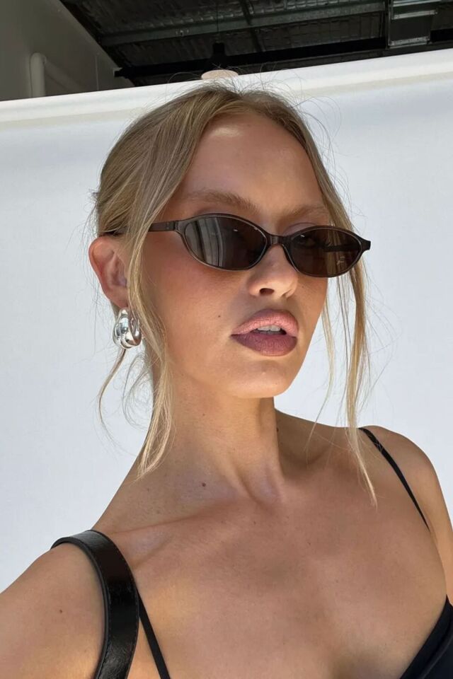 REN Slimova 90s Dar ince Oval Kadın Güneş Gözlüğü – | UV400 Koruma / Kahverengi