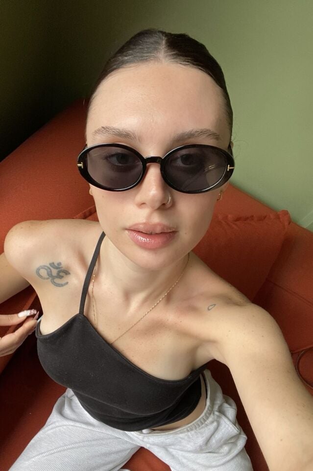 Ovelle Kadın Siyah Oval Güneş Gözlüğü – Aksesuar Detaylı Modern Tasarım UV400